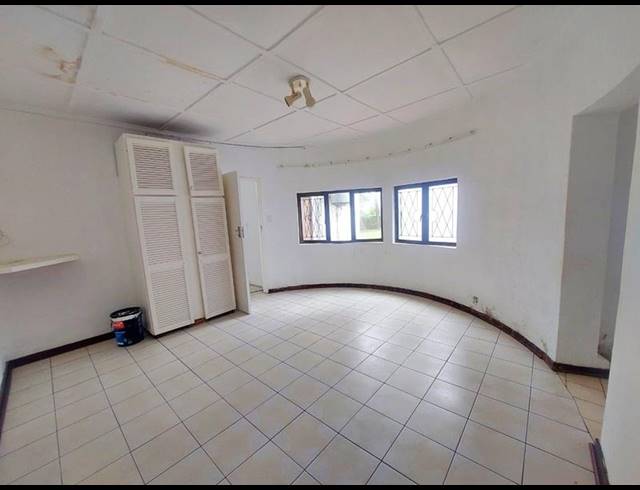 1 BEDROOM PROPERTY TO RENT IN LAWRENCE ROCKS